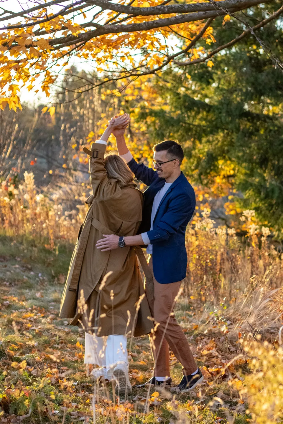 golden hour photoshoot for a 10th anniversary in Cleveland Ohio